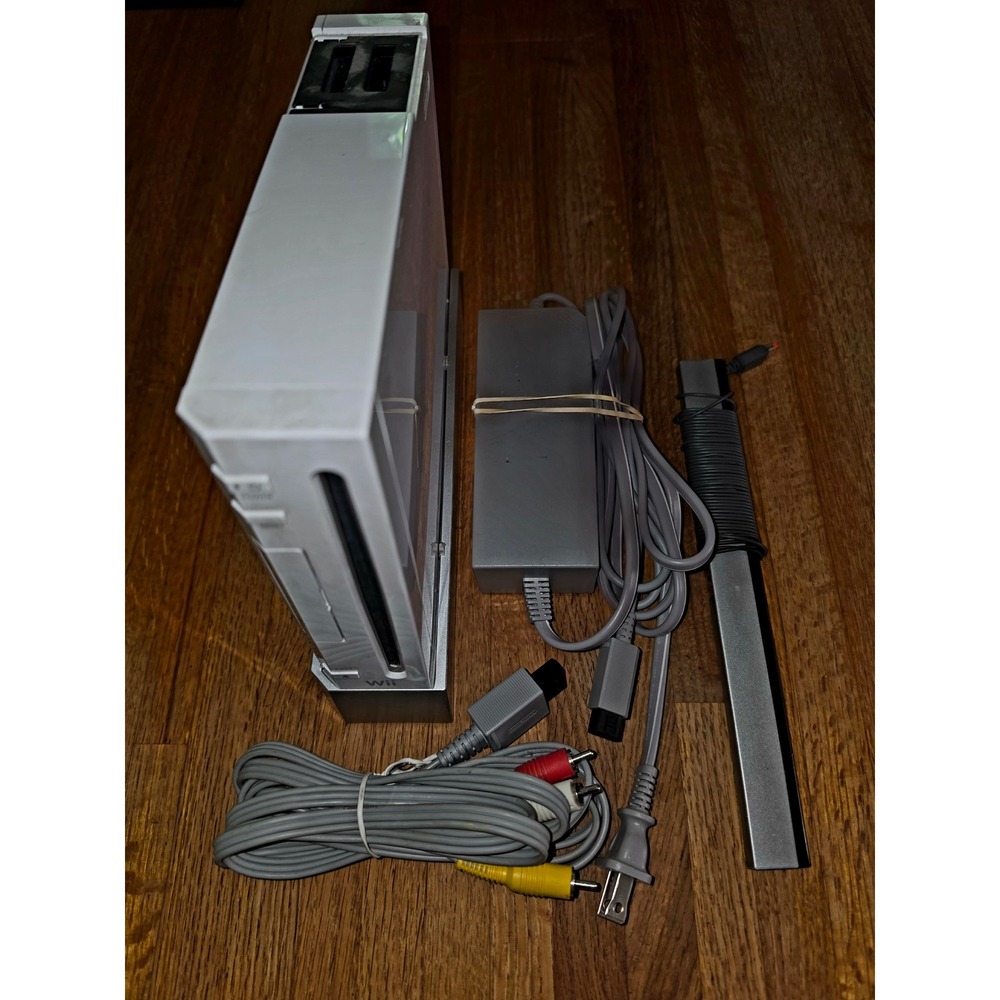 Nintendo Wii Console White RVL-001 Bundle with Cables Sensor Bar & Stand Tested